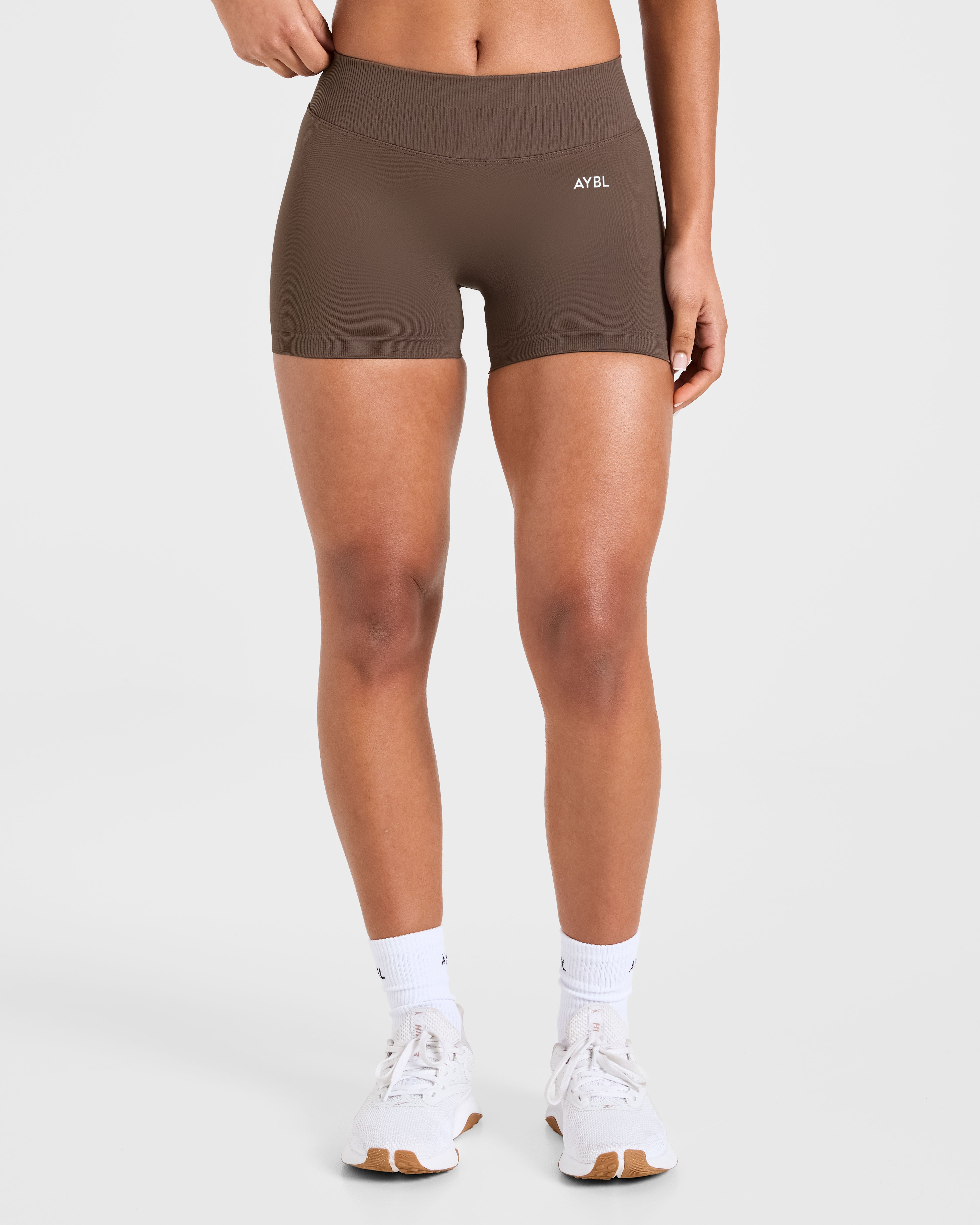 Enhance Seamless Shorts | 3.5" - Brown